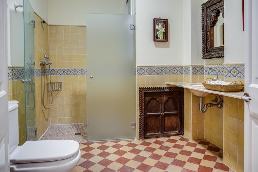 Badezimmer im authentischen Stil