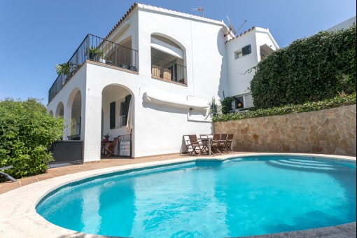 Schone Villa Mit Pool Und Touristenlizenz Mit Blick Auf Die Schlucht In Der Beliebten Urbanisation Cala Llonga Im Hafen Von Mahon Kaufen