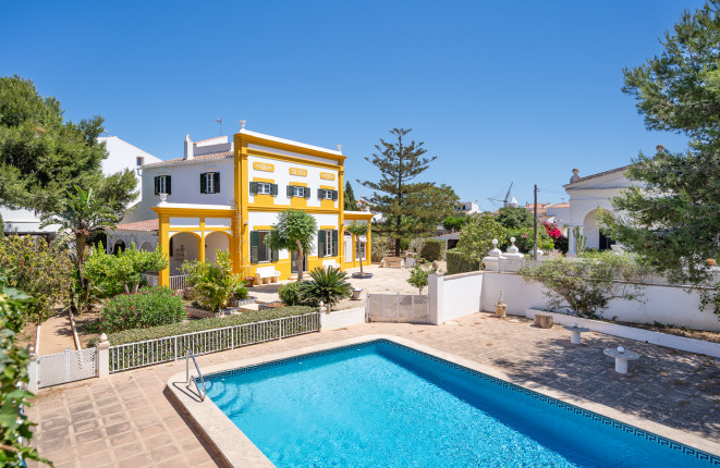Herrliches Herrenhaus von 1907 mit Pool üppigen Garten auf großem Grundstück Sant Lluís südöstlich auf Menorca
