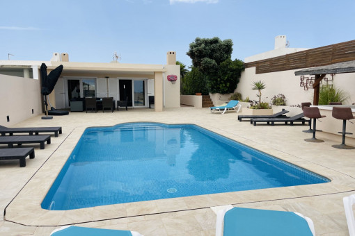 Schöne Doppelhaushälfte mit Pool und Meerblick in Cala Llonga in der Nähe von Mahón und Cala Sa Mesquida.