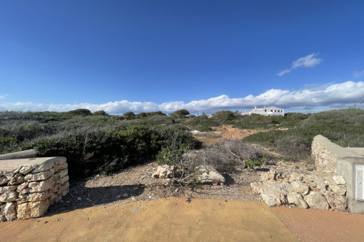 Wunderschönes Investitionsgrundstück in erster Meereslinie, Meerblick, in Binidali, Menorca.