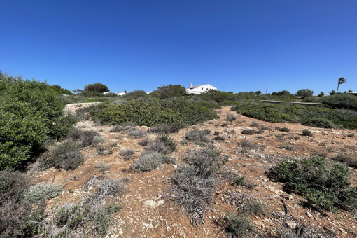 Wunderschönes Investitionsgrundstück in erster Meereslinie, Meerblick, in Binidali, Menorca.