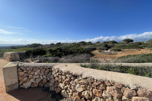 Wunderschönes Investitionsgrundstück in erster Meereslinie, Meerblick, in Binidali, Menorca.