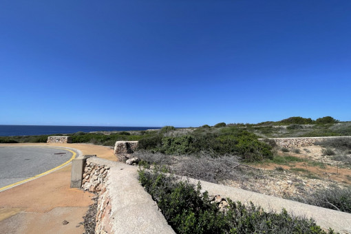 Wunderschönes Investitionsgrundstück in erster Meereslinie, Meerblick, in Binidali, Menorca.