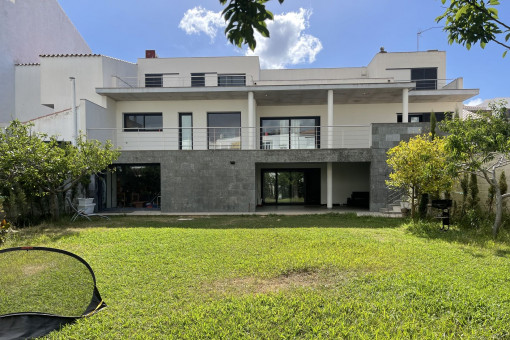 Majestätisches modernes Haus im Zentrum von Es Migjorn in der Nähe des Strandes von Santo Tomas